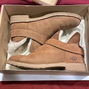 UGG tread lite booties size 11 water resistant tan